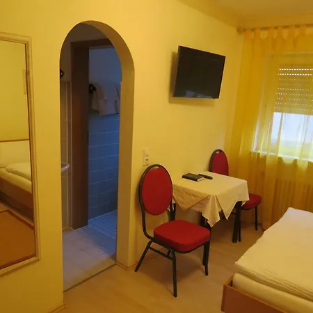 Konukevi Urberacher Hof 3*